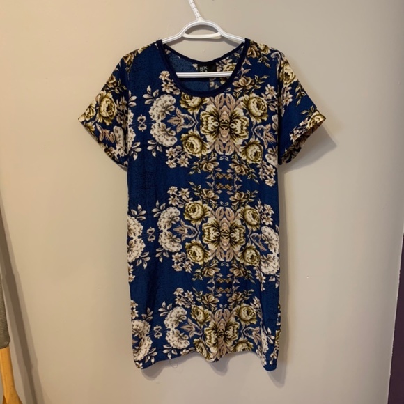Blue Floral Dress - Size M. - Picture 2 of 4